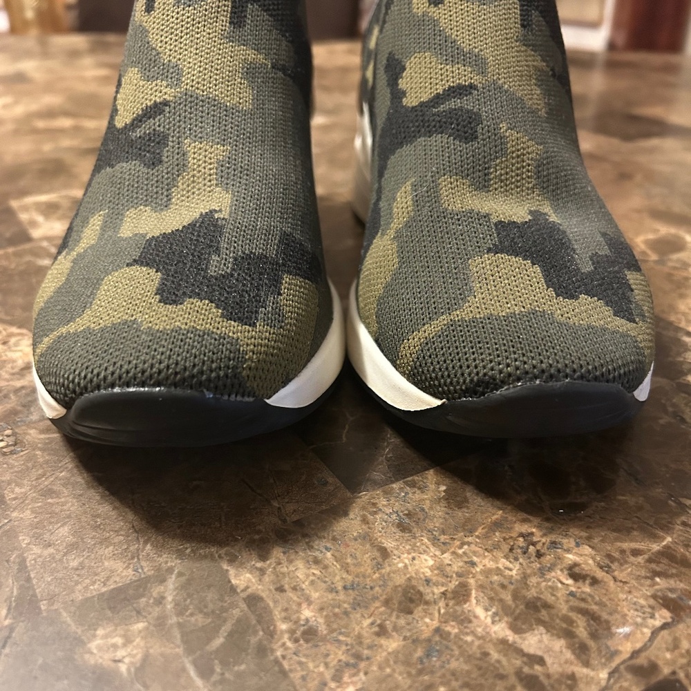 Steve Madden Camo Sneakers - Picture 2 of 6
